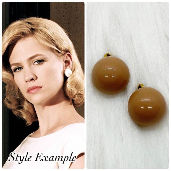 🔮 5/$25 Vintage 1950s 1960s‎ Clip On Tan Round Domed Button Earrings - Picture 1 of 6